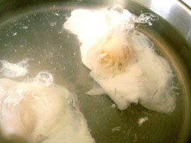 The simplest way to poach an egg