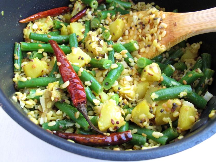 South Indian Green Bean Curry with Shredded Coconut | spontaneous tomato