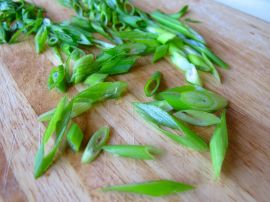 Sliced scallions for miso soup