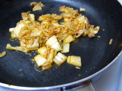 Sauteeing kimchi