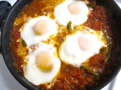 Parsi Tomato-Poached Eggs (with green bell pepper), like Shakshouka