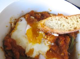 Parsi Tomato-Poached Eggs (with green bell pepper)