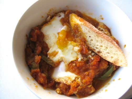 Parsi Tomato-Poached Eggs (with green bell pepper)