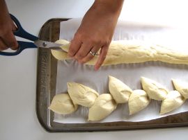 How to cut epi baguettes (pain d'epi)