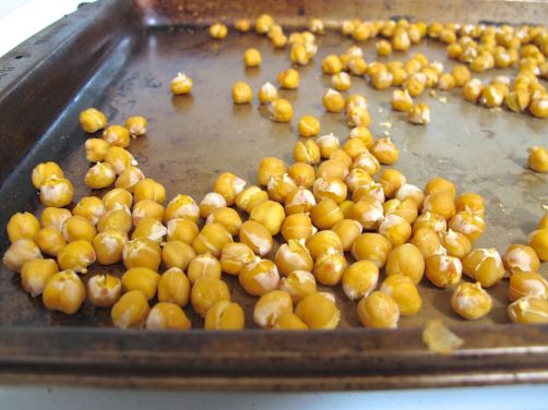 Making Za'atar Roasted Chickpeas