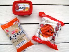 Ingredients for Rabokki: kochujang chili paste, oemuk fish cakes, tteok rice cakes