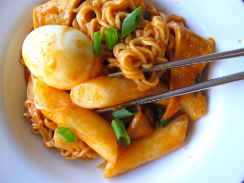 Rabokki (Ramen + Tteokbokki)