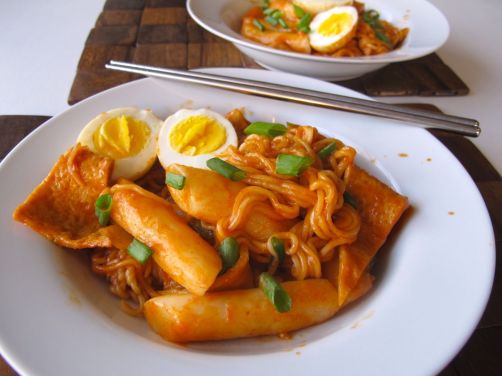Rabokki (Ramen + Tteokbokki)