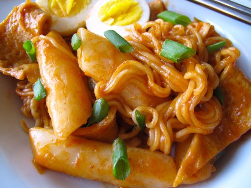 Rabokki (Ramen + Tteokbokki)