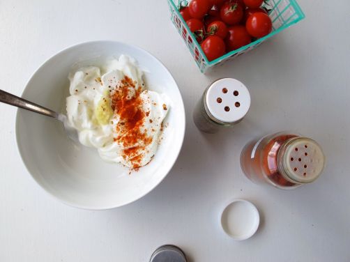 Making Garlicky Yogurt with substitutes for Turkish kırmızı biber spice Making Garlicky Yogurt with substitutes for Turkish kırmızı biber spice
