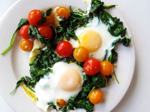 Skillet-Baked Eggs with Garlicky Yogurt, Spinach, and Cherry Tomatoes Skillet-Baked Eggs with Garlicky Yogurt, Spinach, and Cherry Tomatoes