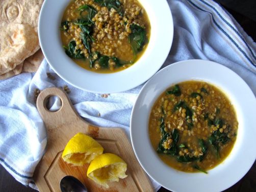 Lemony Lentil Spinach Soup with Pita Bread