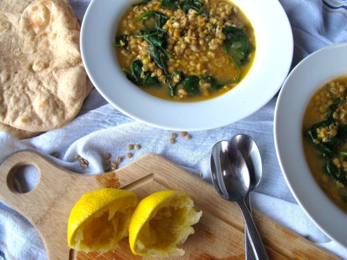 Lemony Lentil Spinach Soup with Pita Bread