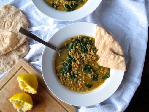 Lemony Lentil Spinach Soup with Pita Bread