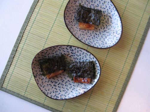Yakimochi (grilled mochi with seaweed)