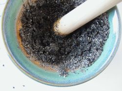 Grinding the black sesame seeds and sugar