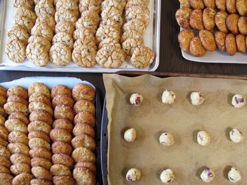 Wedding favor cookie baking!