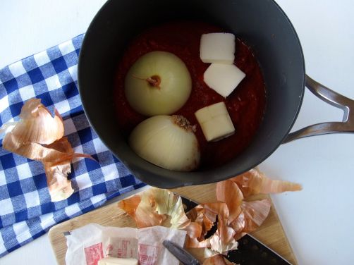 Butter and Onion Tomato Sauce for Grilled Polenta