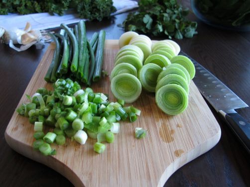 Making Garlicky Green Soup with spinach, kale, leeks, and scallions