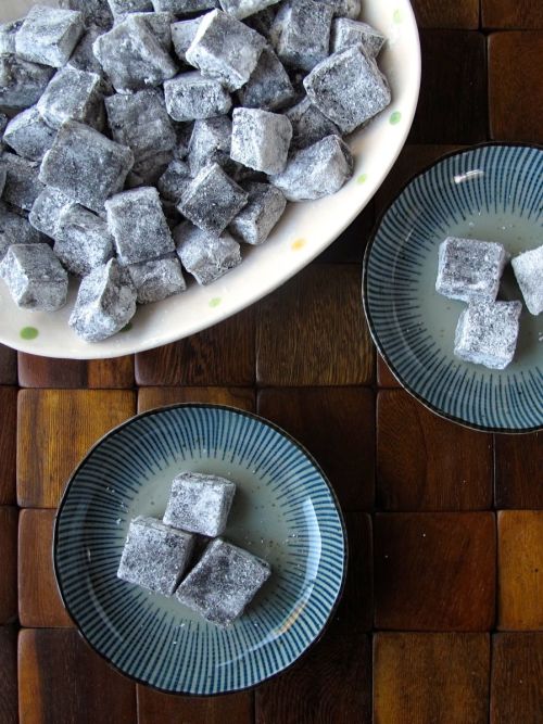 Kibidango-style Black Sesame Mochi Dango (Dumplings)