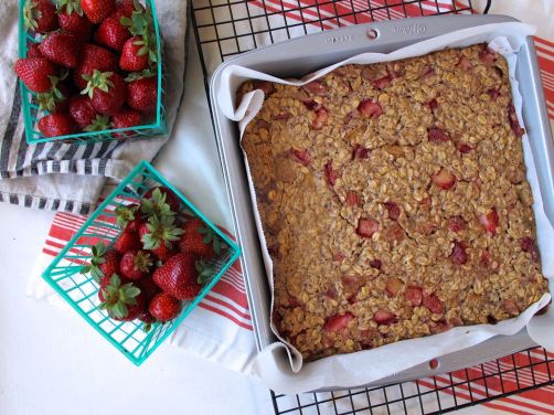 Strawberry Rhubarb Baked Oatmeal